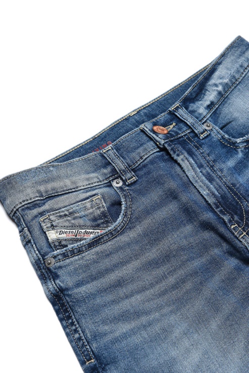 D-lucas-j Diesel Bleu Moyen