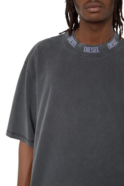 Noir T-volkover-e1 Diesel